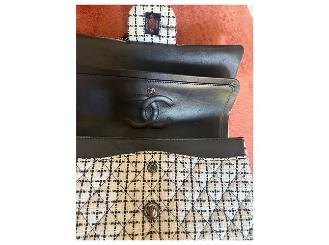 Timeless Borsa a patta Chanel Classic in tweed bianco e nero - vista 9
