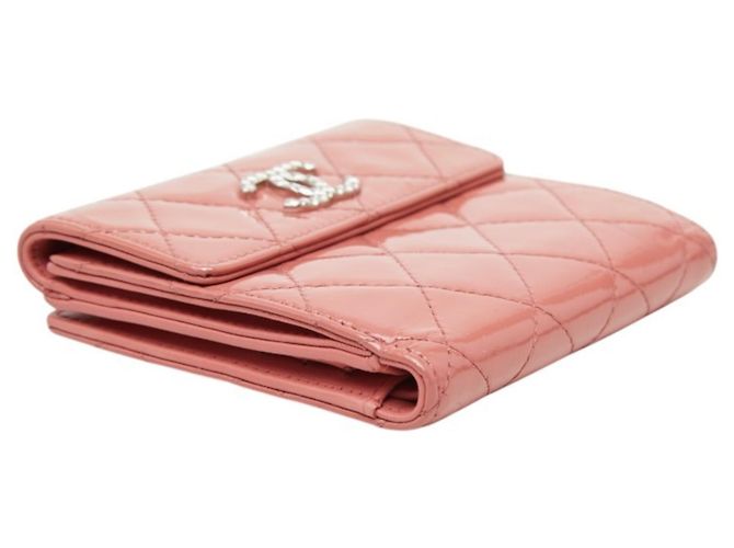 Cartera bi-fold Chanel de piel charol rosa - vista 5