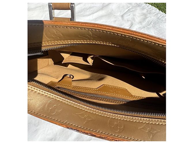 Reade Borsa Louis Vuitton Monogram Mat Malden Gold hardware - vista 11