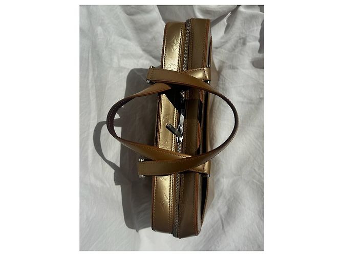 Reade Borsa Louis Vuitton Monogram Mat Malden Gold hardware - vista 3
