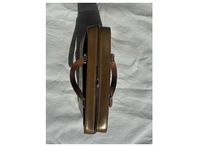 Reade Borsa Louis Vuitton Monogram Mat Malden Gold hardware - vista 4