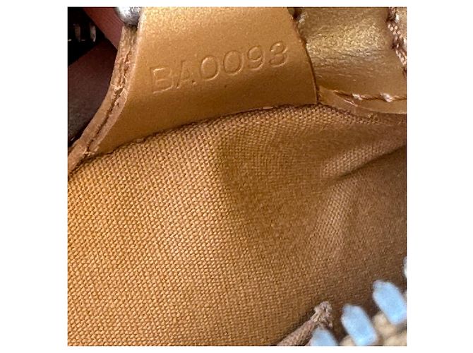 Reade Borsa Louis Vuitton Monogram Mat Malden Gold hardware - vista 9