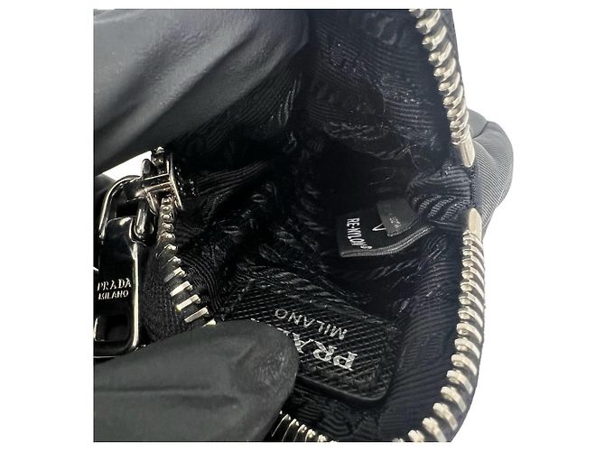 Borsa a tracolla Prada Re-Edition in nylon con logo triangolare e pelle Saffiano Nero - vista 10