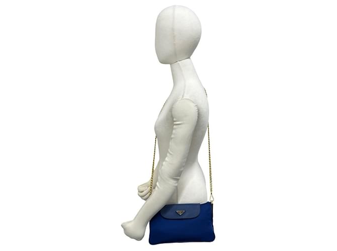 Borsa a tracolla Prada con logo triangolare e catena Blu - vista 2
