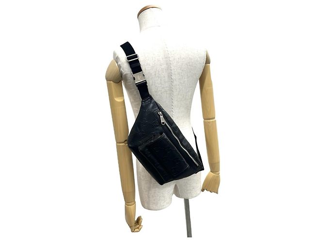 Bolsa de couro com relevo do padrão GG Gucci Preto - vista 2