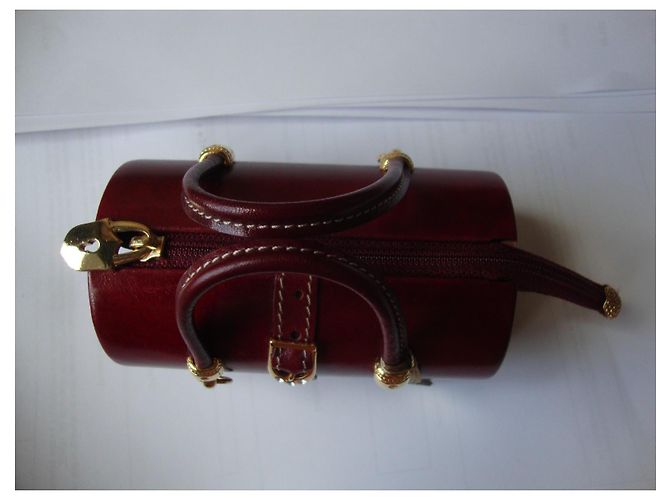 Autre Marque Maleci Mini-Beuteltasche aus bordeauxrotem Lackleder - Ansicht 3