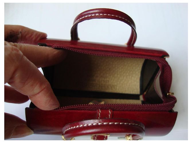 Autre Marque Maleci Mini-Beuteltasche aus bordeauxrotem Lackleder - Ansicht 8