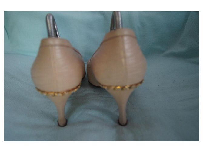Bally Beige Gesteppte Lederpumps mit Goldkette - Ansicht 6