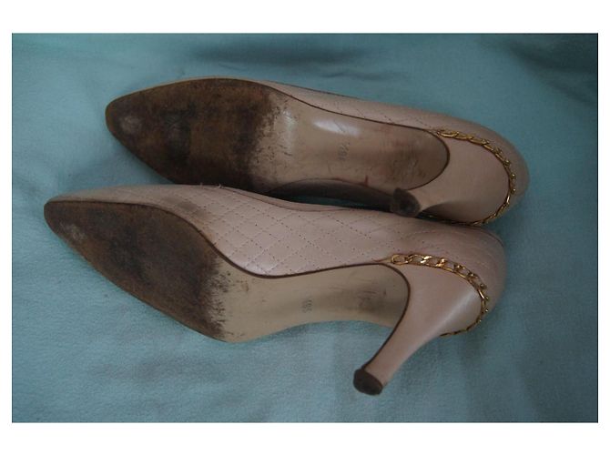 Bally Beige Gesteppte Lederpumps mit Goldkette - Ansicht 7
