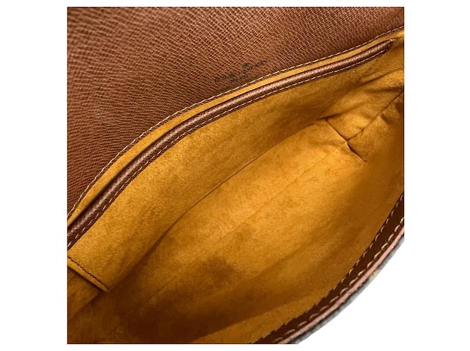 Mini borsa a tracolla Louis Vuitton in pelle marrone - vista 9