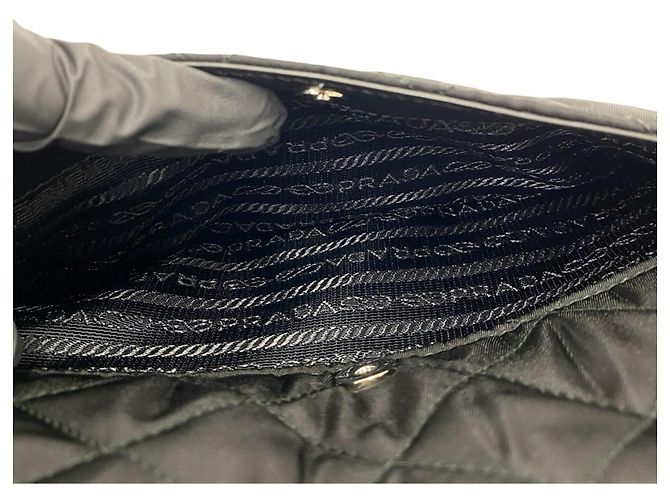 Mini borsa a tracolla in nylon trapuntato con logo Prada e catena Nero - vista 10