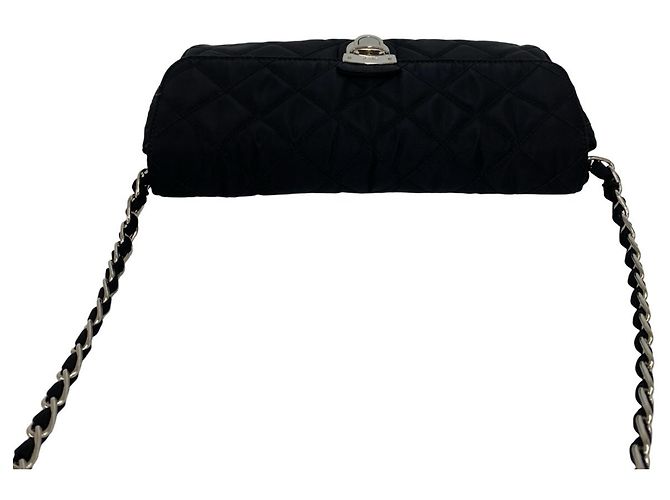 Mini borsa a tracolla in nylon trapuntato con logo Prada e catena Nero - vista 4