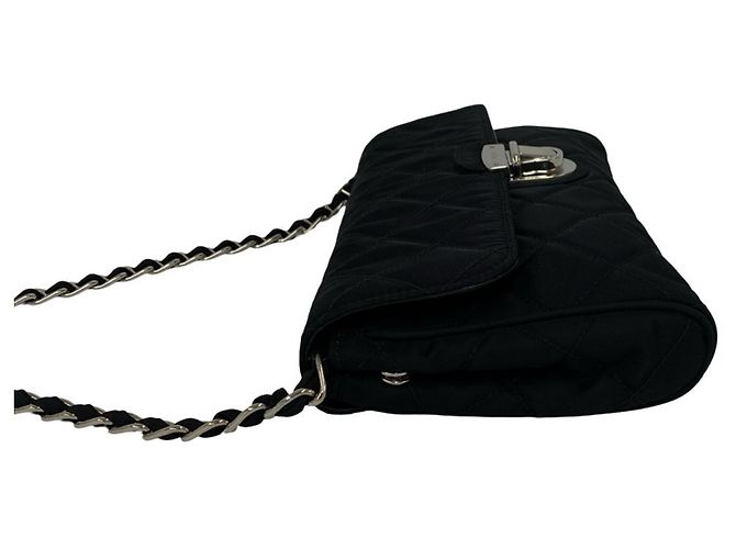 Mini borsa a tracolla in nylon trapuntato con logo Prada e catena Nero - vista 5