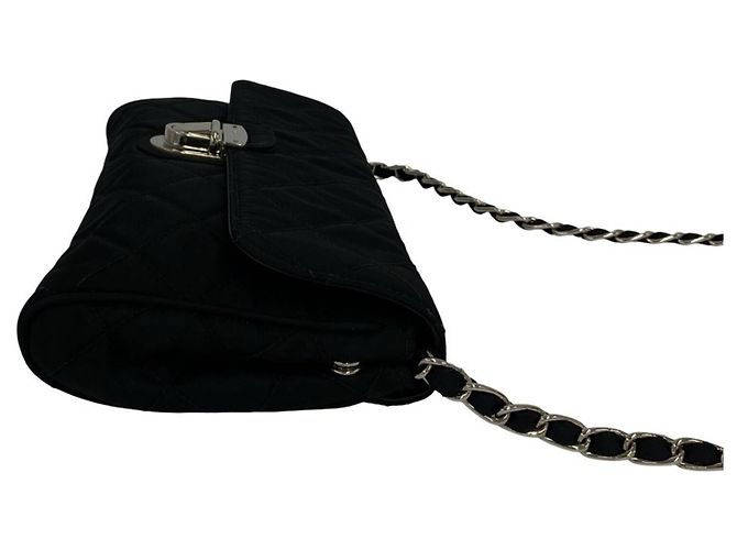 Mini borsa a tracolla in nylon trapuntato con logo Prada e catena Nero - vista 6