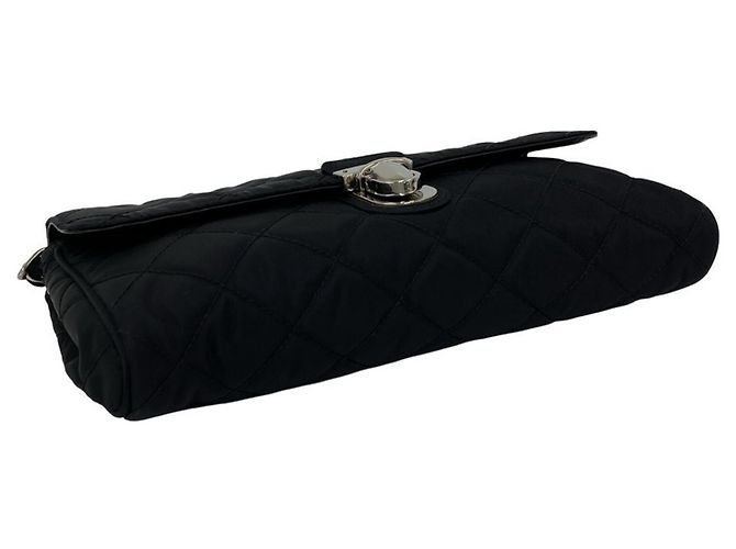 Mini borsa a tracolla in nylon trapuntato con logo Prada e catena Nero - vista 7