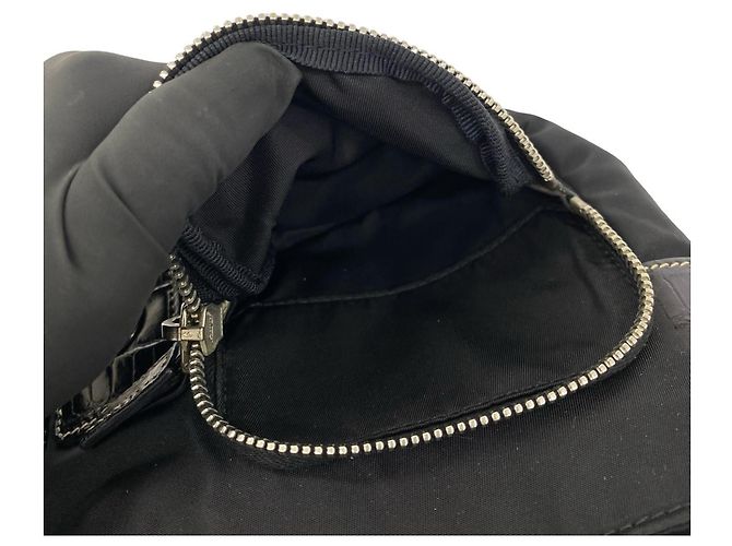 Borsa semi-spalla Prada in nylon Tessuto e pelle goffrata con logo Triangle Nero - vista 10