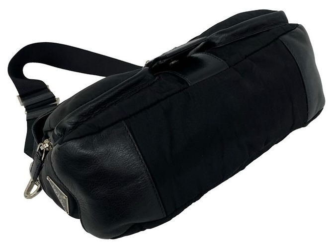 Borsa a tracolla media in nylon Tessuto e pelle con logo triangolo Prada Nero - vista 7