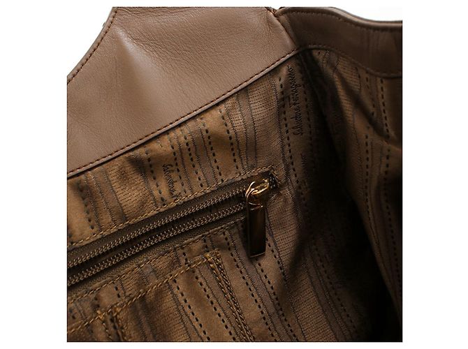 Salvatore Ferragamo Handtasche aus braunem Kalbsleder - Ansicht 7