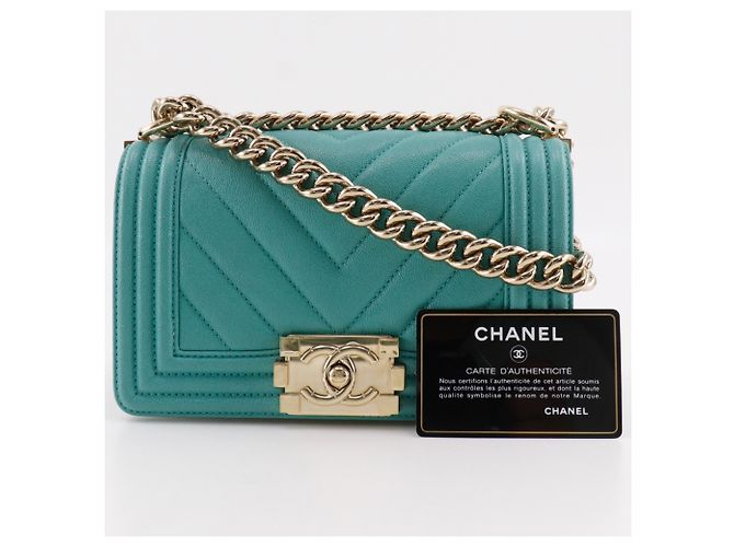 Borsa a tracolla Chanel Boy in verde - vista 15