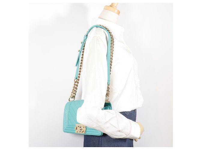 Borsa a tracolla Chanel Boy in verde - vista 16