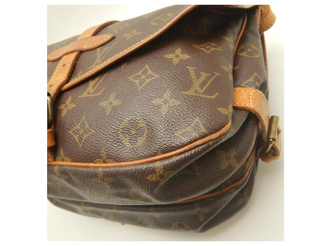 Borsa a tracolla Louis Vuitton Monogram Saumur MM Marrone - vista 15
