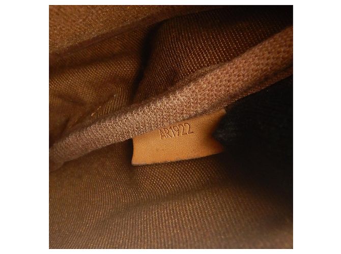 Borsa a tracolla Louis Vuitton Monogram Saumur MM Marrone - vista 24