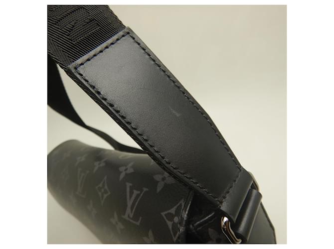 Borsa a tracolla Louis Vuitton Monogram Eclipse District PM Nero - vista 10