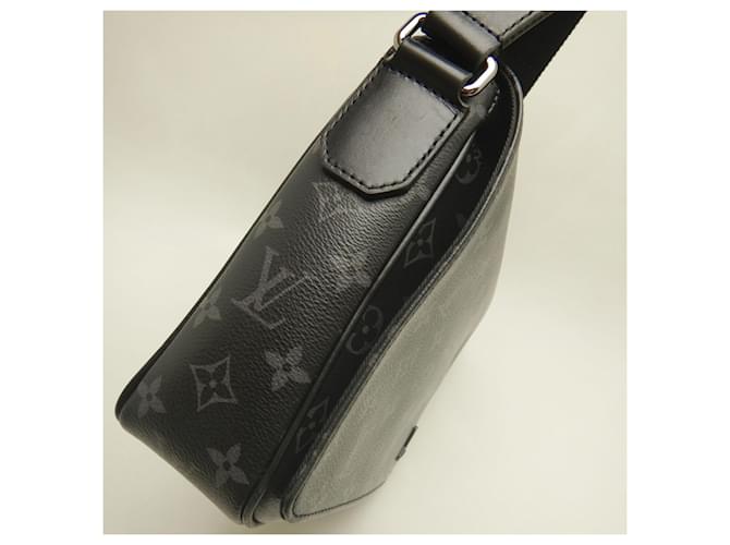 Borsa a tracolla Louis Vuitton Monogram Eclipse District PM Nero - vista 11