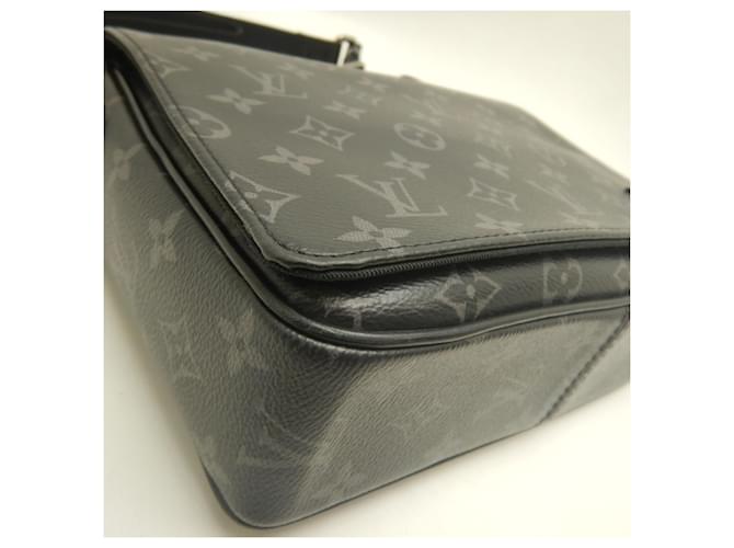 Borsa a tracolla Louis Vuitton Monogram Eclipse District PM Nero - vista 12