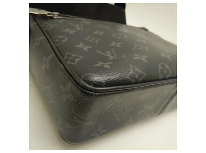Borsa a tracolla Louis Vuitton Monogram Eclipse District PM Nero - vista 14