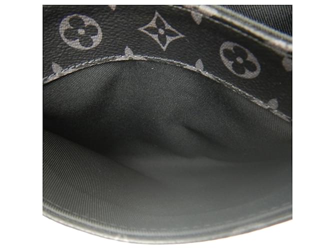 Borsa a tracolla Louis Vuitton Monogram Eclipse District PM Nero - vista 21