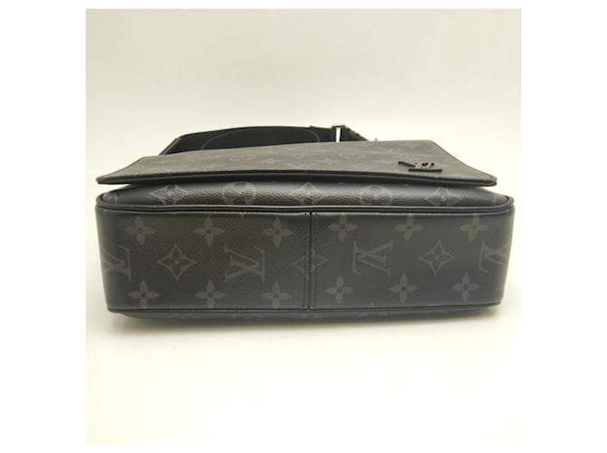 Borsa a tracolla Louis Vuitton Monogram Eclipse District PM Nero - vista 7