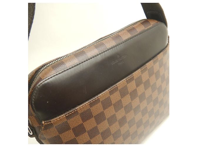 Borsa a tracolla Louis Vuitton Damier Jake Messenger PM Marrone Damier ebene - vista 3