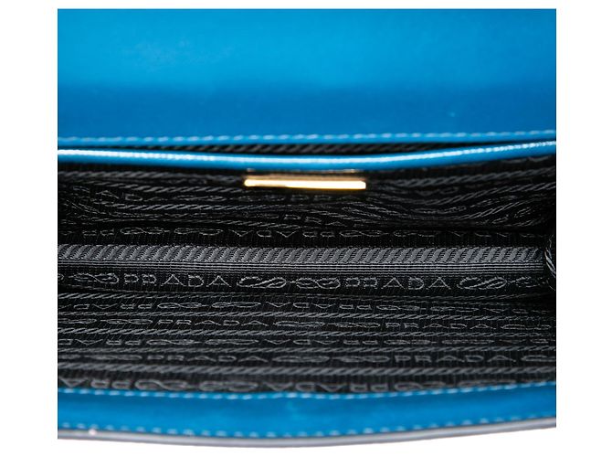 Prada Mini Bolso Bandolera con Solapa y Cadena de Saffiano Azul - vista 4