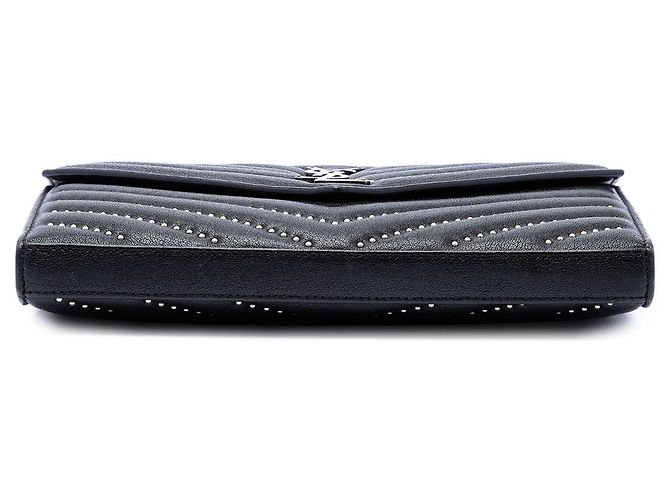 Portafoglio a busta con catena Saint Laurent in pelle di pecora nera a chevron con borchie monogramma Nero - vista 3