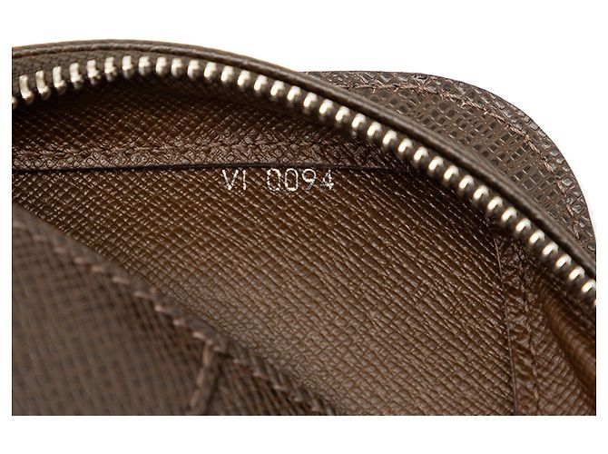 Louis Vuitton Brown Taiga Pochette Baikal Marrone Marrone scuro - vista 6