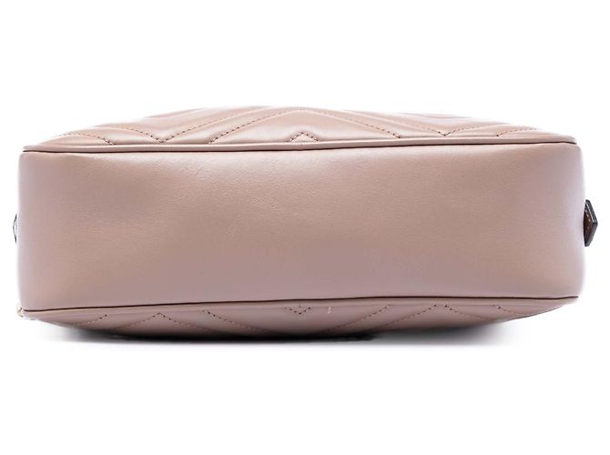 Borsa a tracolla Gucci Small GG Marmont in pelle matelassé marrone Carne - vista 3