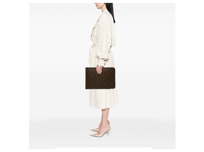 Louis Vuitton Brown Monogram Poche Documents Portfolio Castaño - vista 6