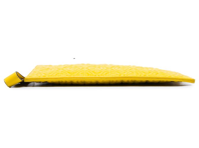 Clutch con zip Gucci in vitello matelassé giallo G Rhombus - vista 3
