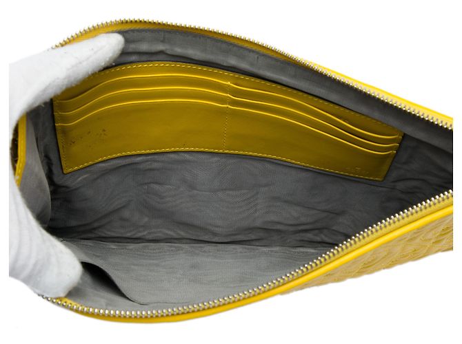 Clutch con zip Gucci in vitello matelassé giallo G Rhombus - vista 4