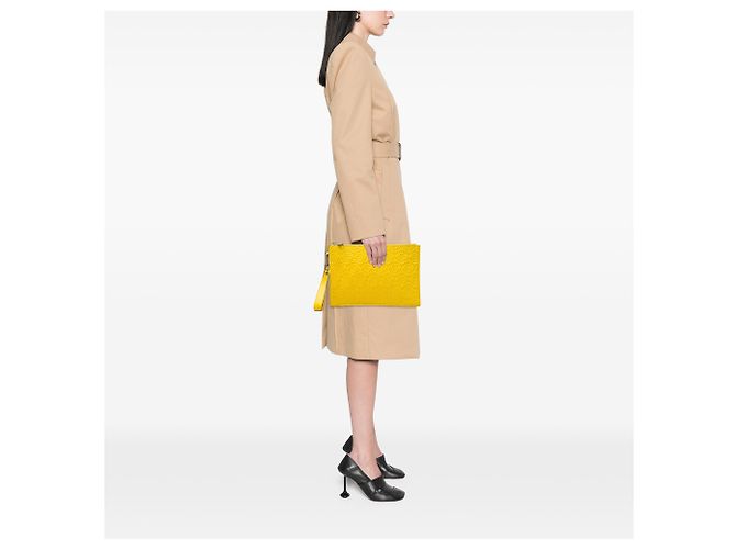 Clutch con zip Gucci in vitello matelassé giallo G Rhombus - vista 5