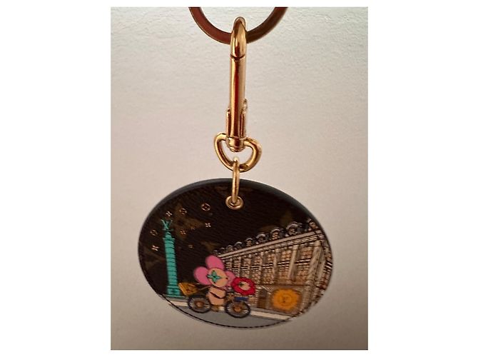 Grigri Louis Vuitton Vivienne on Bicycle Monogram Rose Multicolore Monogramme - vue 8