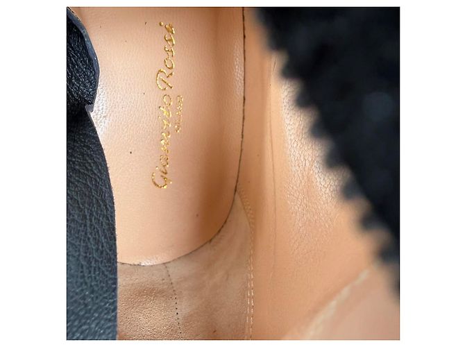 Botas altas de puntera almendrada Gianvito Rossi en ante negro - vista 14