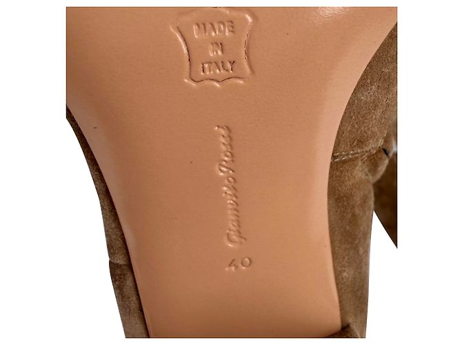 Botas altas de punta almendrada Gianvito Rossi en ante marrón Castaño - vista 10