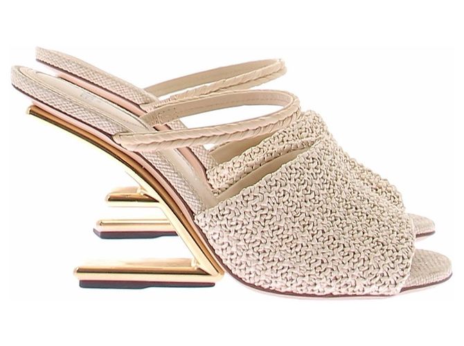 Fendi Sandali First in rafia Beige - vista 6