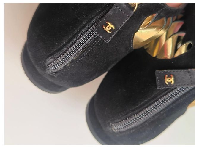 Sandali Chanel in camoscio nero e dettagli dorati D'oro - vista 10