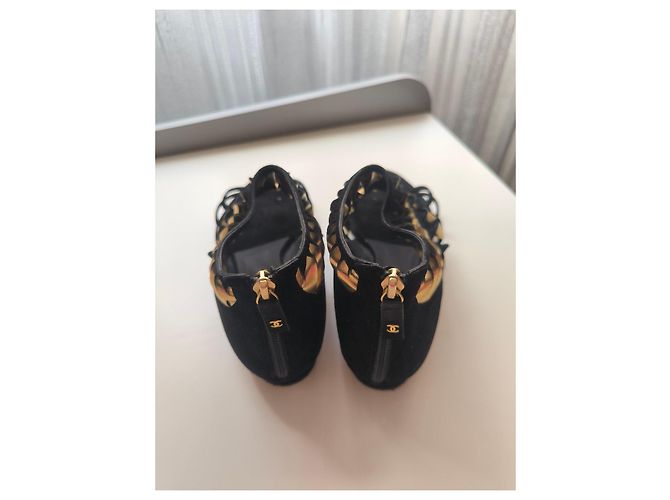 Sandali Chanel in camoscio nero e dettagli dorati D'oro - vista 3