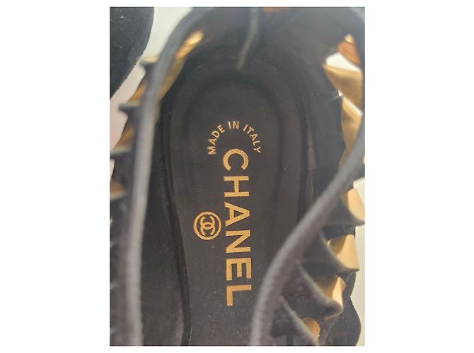 Sandali Chanel in camoscio nero e dettagli dorati D'oro - vista 5