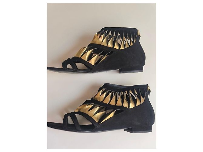 Sandali Chanel in camoscio nero e dettagli dorati D'oro - vista 9