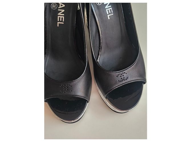 Chanel Sandali con Zeppa in Pelle Nera e Argento Nero Metallico - vista 9